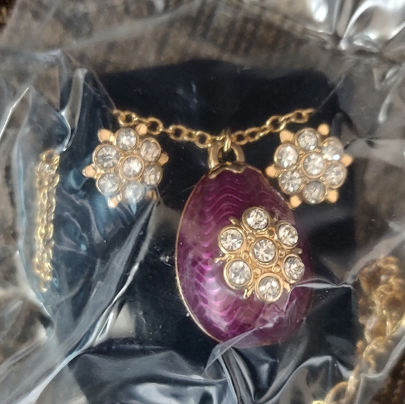 Avon Golden Egg Necklace and Earring Gift Set - Picture 5 of 7